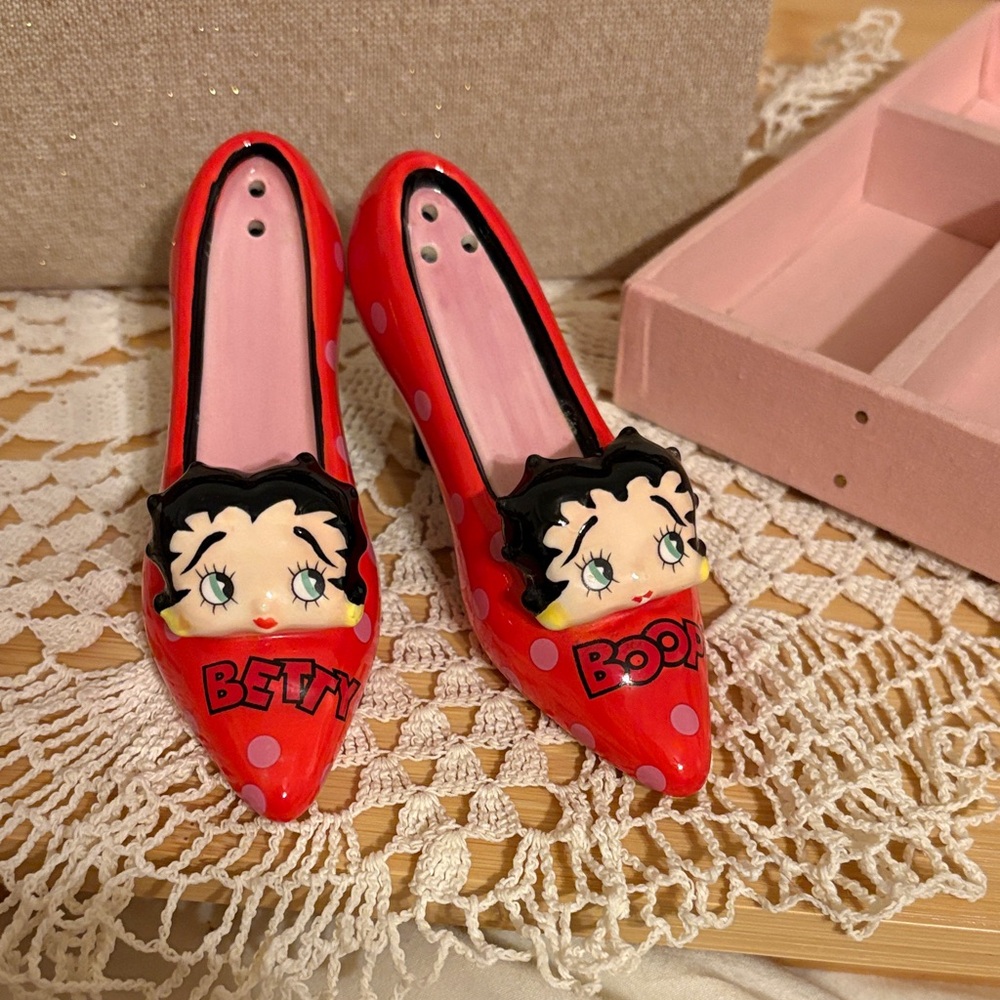 Betty Boop Red Polka Dot Heels- Salt and Pepper Shaker Set.